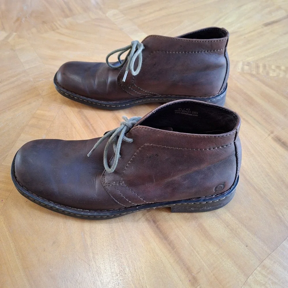 Born Men's Harrison Boot 9.5/43 Canyon Brown Leather Casual Chukka Lace up M9431